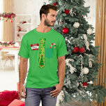 クリスマスおもしろい Tシャツ<br><div class="desc">完璧なクリスマスパーティーのシャツ：名前タグパーソナライズされた、タッキーなクリスマスネクタイ、ポケットにキャンディーケーンを完備！</div>