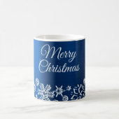 クリスマスお祝いホワイトスノーフレークスネイビーブルー コーヒーマグカップ (中央)