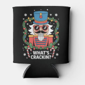 クリスマスくるみクラッカーwhatsクラッキンおもしろいクリスマス 缶クーラー (正面)