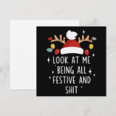 クリスマスっぽいことしてる私を見てお祭り気分満喫中 皮肉なクリスマスジョーク シーズンカード (正面/裏面)
