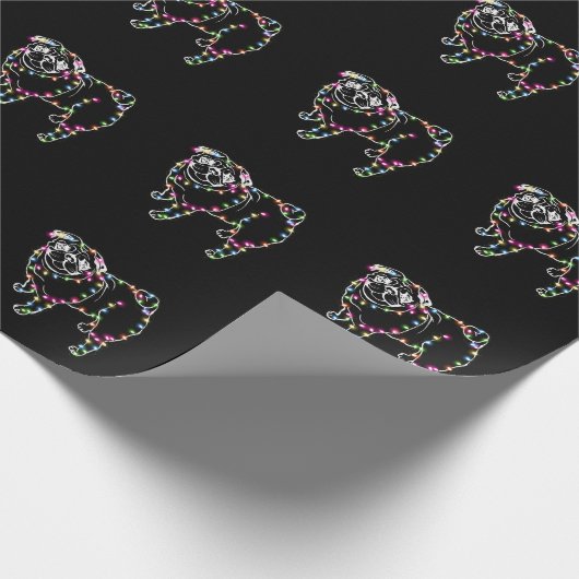 クリスマスとパグ軽いパグの所有者のクリスマスは彼女を贈る ラッピングペーパー (角)