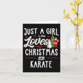 クリスマスと空手の贈り物を愛しているだけの女の子 カード (黄色い花)