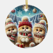 クリスマスと雪のフェスティバルの猫たち セラミックオーナメント (正面)