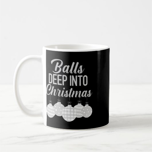 クリスマスにどっぷりハマる コーヒーマグカップ (左)