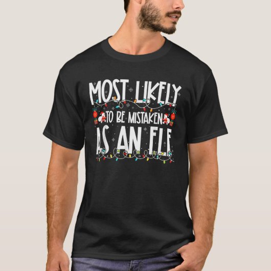 クリスマスにエルフの家族と間違えられそう Tシャツ (正面)