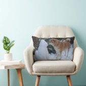 クリスマスにキスをするかわいい秋田犬雪だるま ランバークッション (椅子)