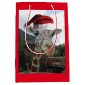 クリスマスにサンタクロースの帽子をかぶったキリン ミディアムペーパーバッグ (正面)
