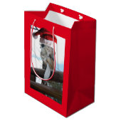 クリスマスにサンタクロースの帽子をかぶったキリン ミディアムペーパーバッグ (裏面アングル)