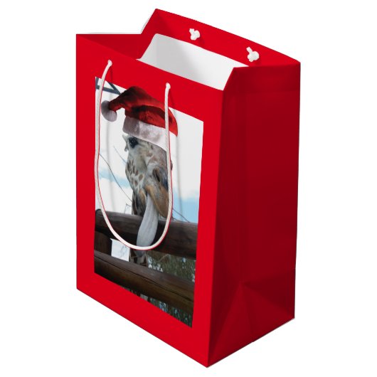 クリスマスにサンタクロースの帽子をかぶったキリン ミディアムペーパーバッグ (裏面アングル)