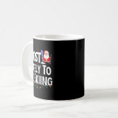 クリスマスにスキーしてるのが一番ありそうな面白い  コーヒーマグカップ (正面左)