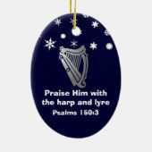 クリスマスにトランペット聖書で彼を褒める セラミックオーナメント (裏面)