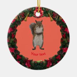 クリスマスに可愛いリスをパーソナライズリース セラミックオーナメント