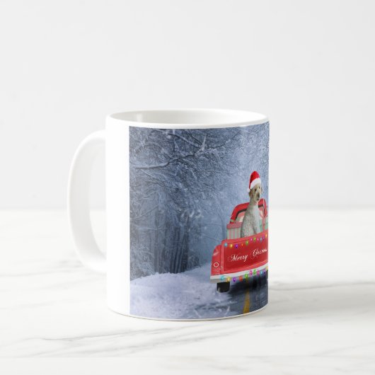 クリスマスに座って雪の中のゴルデンドル犬 コーヒーマグカップ (正面左)