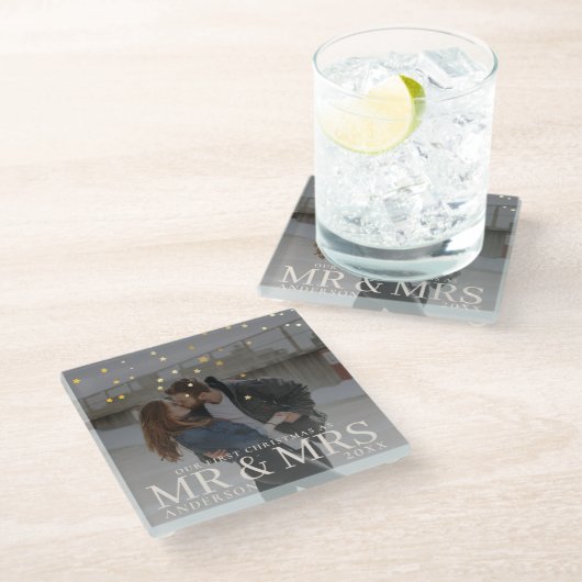 クリスマスに星と暗い夕暮れのカップルの写真 ガラスコースター (アングル)