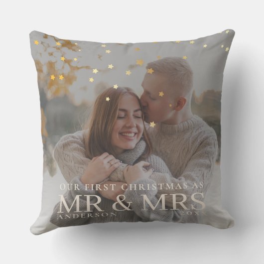 クリスマスに星と暗い夕暮れのカップルの写真 クッション (裏面)