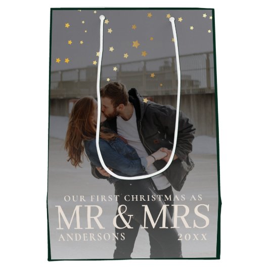 クリスマスに星と暗い夕暮れのカップルの写真 ミディアムペーパーバッグ (裏面)