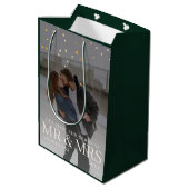 クリスマスに星と暗い夕暮れのカップルの写真 ミディアムペーパーバッグ (裏面アングル)