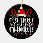 クリスマスに最もありそうな、逆立ちしながらマッチングする セラミックオーナメント (正面)