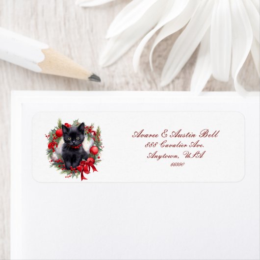 クリスマスに服を着た小さな子猫 ラベル (インサイチュ)