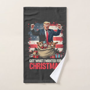 クリスマスに欲しかったものを手に入れた トランプ サンタ ハンドタオル