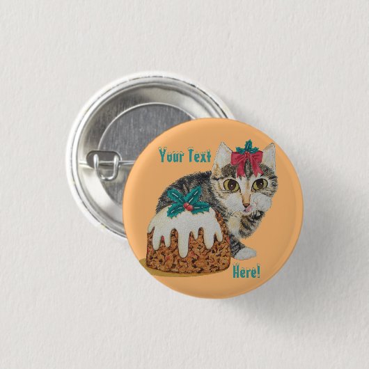 クリスマスに着飾ったかわいいグレーの子猫のタビーネコ 缶バッジ (正面&裏面)