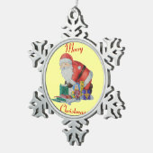 クリスマスに緑のサックで微笑む可愛いサンタ スノーフレークピューターオーナメント (右)