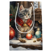 クリスマスに赤い岬で愛らしい猫 ミディアムペーパーバッグ (正面)