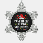 クリスマスに踊る可能性が最も高い小妖精や小人 スノーフレークピューターオーナメント (正面)