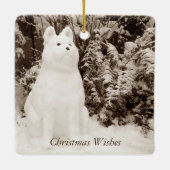 クリスマスに雪だるまと座る可愛い犬 セラミックオーナメント (裏面)