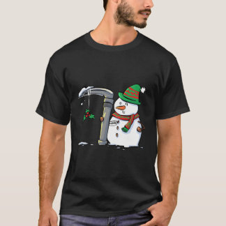 クリスマスにMac3麻酔を持つ雪だるま Tシャツ