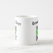 クリスマスのおばあちゃんがポッパイじゃない方が良い コーヒーマグカップ (中央)