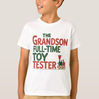 クリスマスのおもちゃテストをするお孫さん Tシャツ