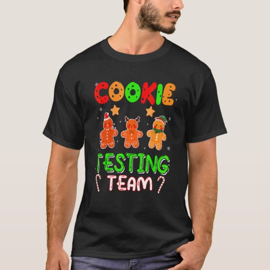 クリスマスのお菓子の検査チーム スリースマートジンジャーマン Tシャツ (正面)