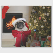 クリスマスのための弓を身に着けているパグMisha ラッピングペーパー (フラット)