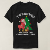 クリスマスのまわりにの木のサンタおもしろいーを回る Tシャツ (デザイン正面)