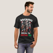 クリスマスのまわりにの木を揺らす Tシャツ (正面フル)