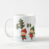 クリスマスのアイススケートをする子供たち コーヒーマグカップ (左)