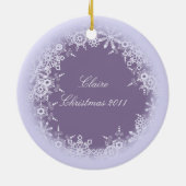 クリスマスのオーナメントのお洒落な紫色の雪片 セラミックオーナメント (裏面)