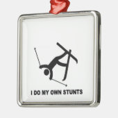 クリスマスのオーナメントのスキースキーヤーのスキーはおもしろいの発育を妨げます メタルオーナメント (左)