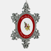 クリスマスのオーナメントの金リングの第5日 スノーフレークピューターオーナメント (左)