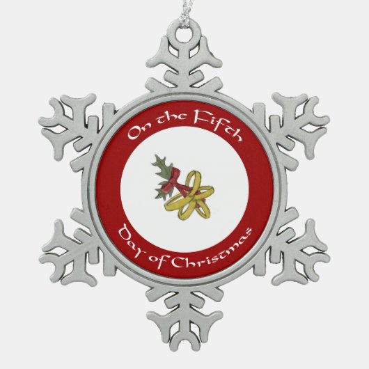 クリスマスのオーナメントの金リングの第5日 スノーフレークピューターオーナメント (正面)