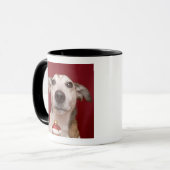 クリスマスのオーナメントを握るジャックラッセルテリア マグカップ (正面左)