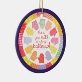 クリスマスのオーナメントを焼くキルトの恋人のオーブンのミット セラミックオーナメント (右)