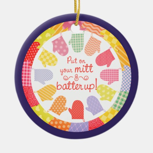 クリスマスのオーナメントを焼くキルトの恋人のオーブンのミット セラミックオーナメント (正面)