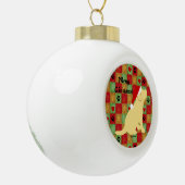 クリスマスのキルトの黄色のラブラドールの子犬 セラミックボールオーナメント (左)