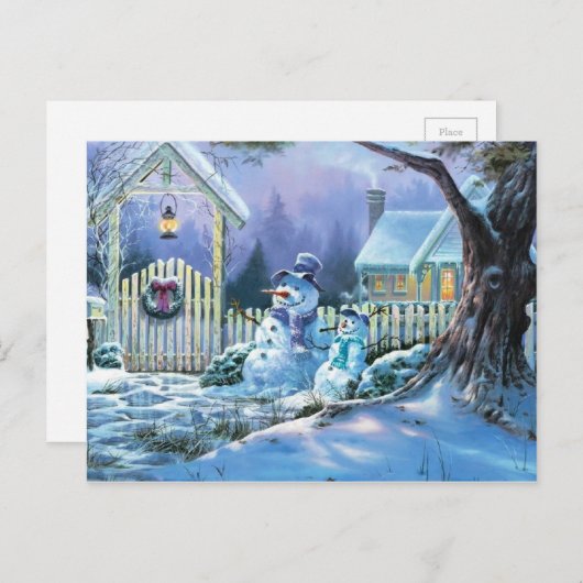 クリスマスのコテージの前に立つ冬の雪だるま シーズンポストカード (正面/裏面)