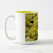 クリスマスのゴールデンポインセチア ツートーンマグカップ (左)