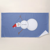 クリスマスのサンタの赤い帽子を身に着けている微笑の雪だるま ビーチタオル (正面)