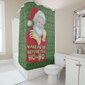 クリスマスのサンタクロースのおもしろいなユーモアは私を目覚めさせます シャワーカーテン (インサイチュ)