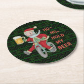 クリスマスのサンタクロースのおもしろいな把握私のビールユーモア ラウンドペーパーコースター (アングル)